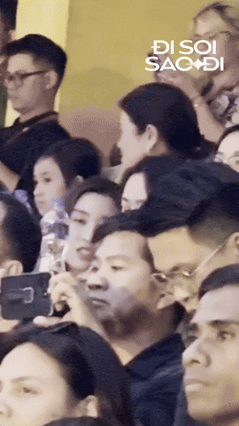 3 giây bắt trọn khí chất dâu hào môn của Đỗ Mỹ Linh, thái độ với phu nhân nhà bầu Hiển gây chú ý- Ảnh 2.
