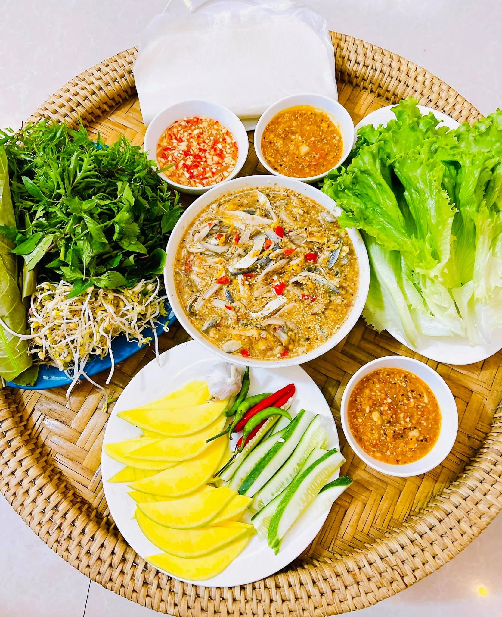 Không chỉ có biển xanh - cát trắng - nắng vàng, đến Đà Nẵng mà chưa ăn 3 món đặc sản này thì cần phải quay lại ngay thôi!- Ảnh 1.