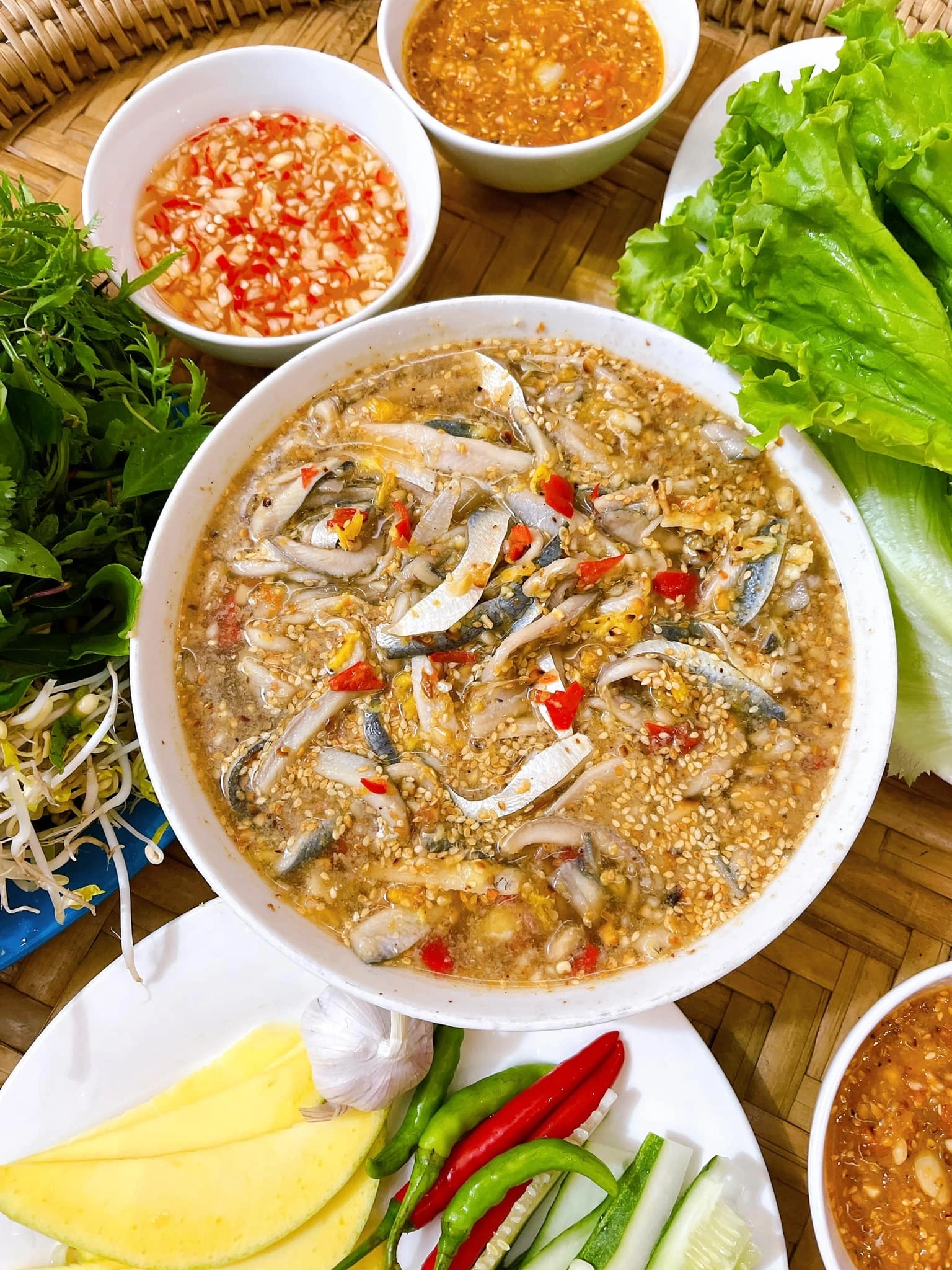 Không chỉ có biển xanh - cát trắng - nắng vàng, đến Đà Nẵng mà chưa ăn 3 món đặc sản này thì cần phải quay lại ngay thôi!- Ảnh 3.