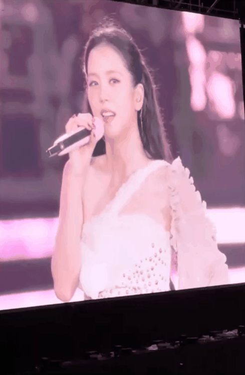 Jennie bật “mood” đanh đá với khán giả tại Hàn Quốc: “Các bạn chỉ ngồi xem thôi nhỉ?”- Ảnh 3.