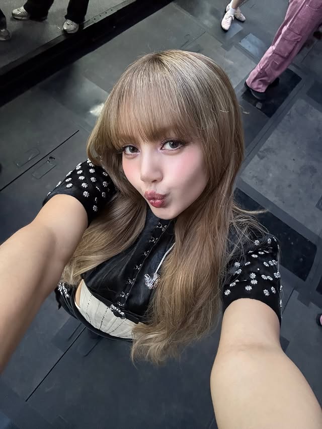 Lộ dàn “hậu cung” toàn trai đẹp của Lisa tại concert BLACKPINK: Nhậu với cả Lộ dàn “hậu cung” toàn trai đẹp của Lisa tại concert BLACKPINK: Nhậu với cả