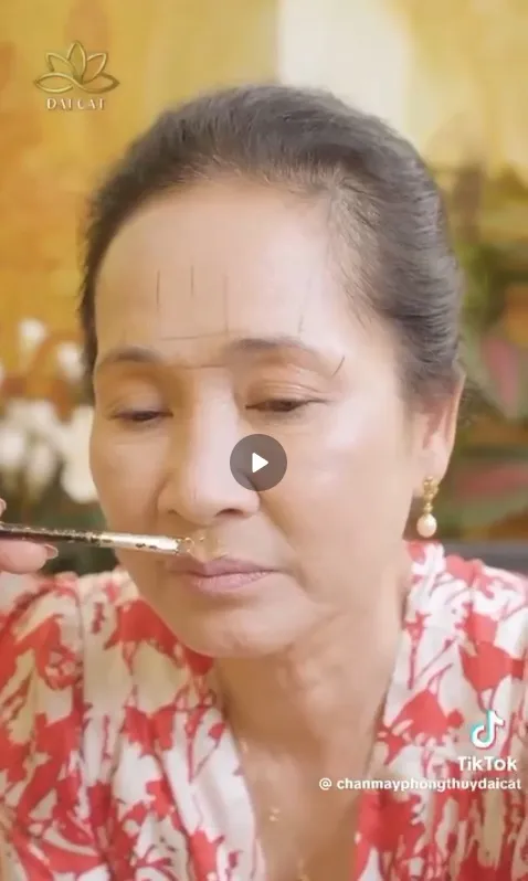 Hàng loạt video nghệ sĩ Việt quảng cáo chân mày phong thủy biến mất- Ảnh 4. Hàng loạt video nghệ sĩ Việt quảng cáo chân mày phong thủy biến mất- Ảnh 4.