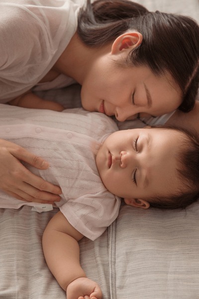 Đứa trẻ ngủ với mẹ và ngủ với bố lớn lên có tính cách khác hẳn nhau, cho con ngủ cùng ai là tốt nhất?- Ảnh 1.