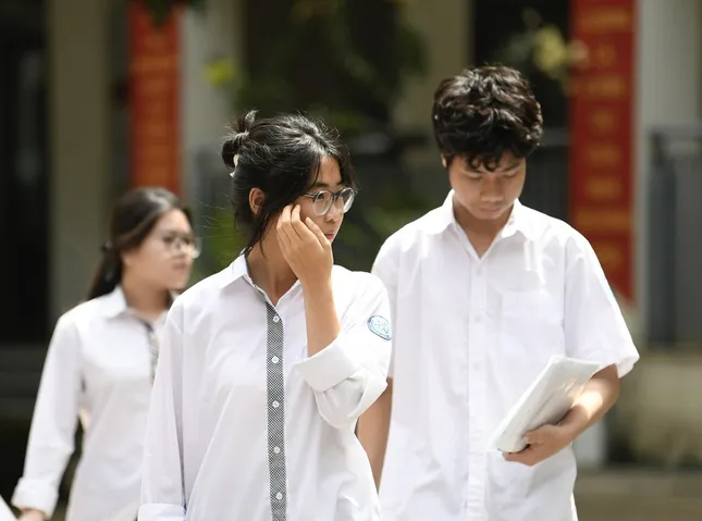 Chênh lệch 15,5 điểm, hiệu trưởng trường tuyển 3 môn 10 điểm nói: "Không bất ngờ"- Ảnh 1.