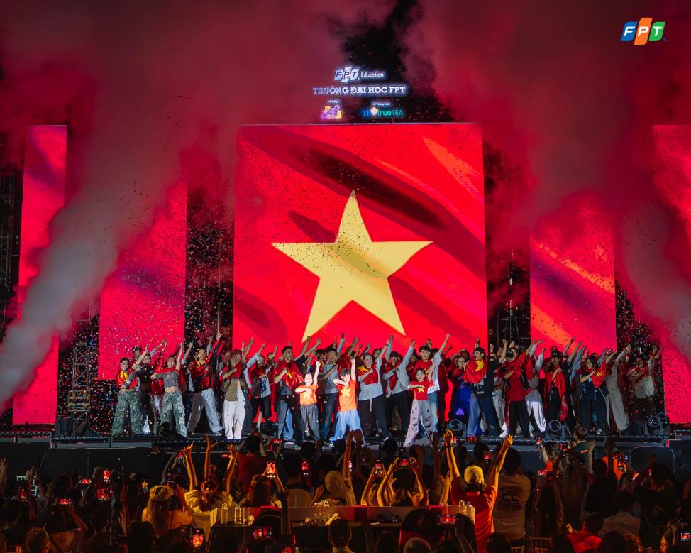 Dàn nghệ sĩ Hoà Minzy, HIEUTHUHAI và MONO tụ họp tại siêu sự kiện FPTU FEST- Ảnh 4.