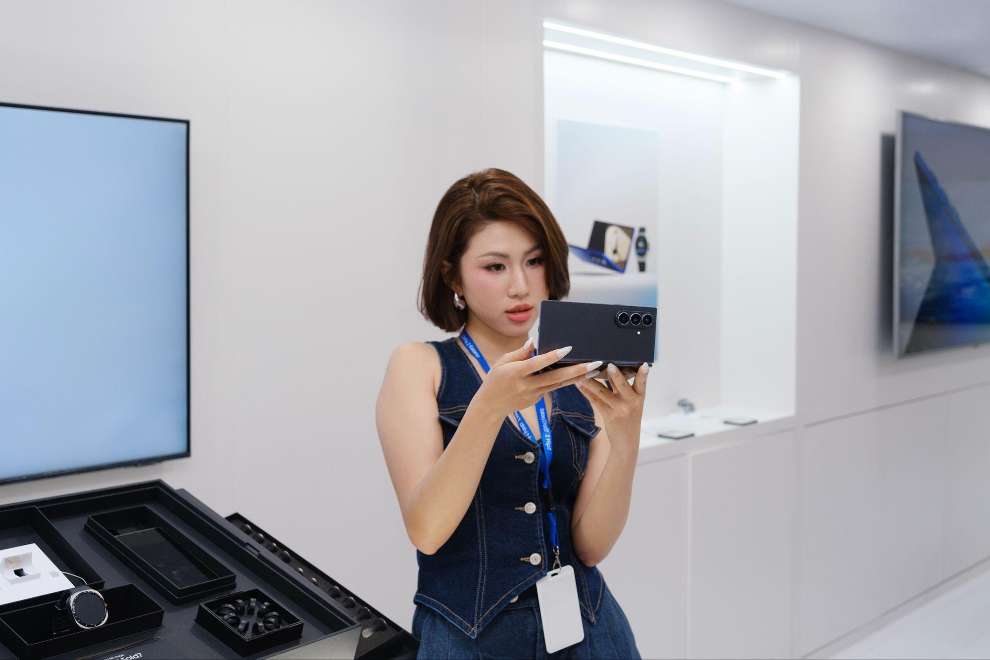Samsung khuấy động cộng đồng với chuỗi hoạt động “The Ultra Fest. Unfolds”: Nhìn tận mắt sờ tận tay Galaxy Z Flip7 và Galaxy Z Fold7!- Ảnh 12. Samsung khuấy động cộng đồng với chuỗi hoạt động “The Ultra Fest. Unfolds”: Nhìn tận mắt sờ tận tay Galaxy Z Flip7 và Galaxy Z Fold7!- Ảnh 12.