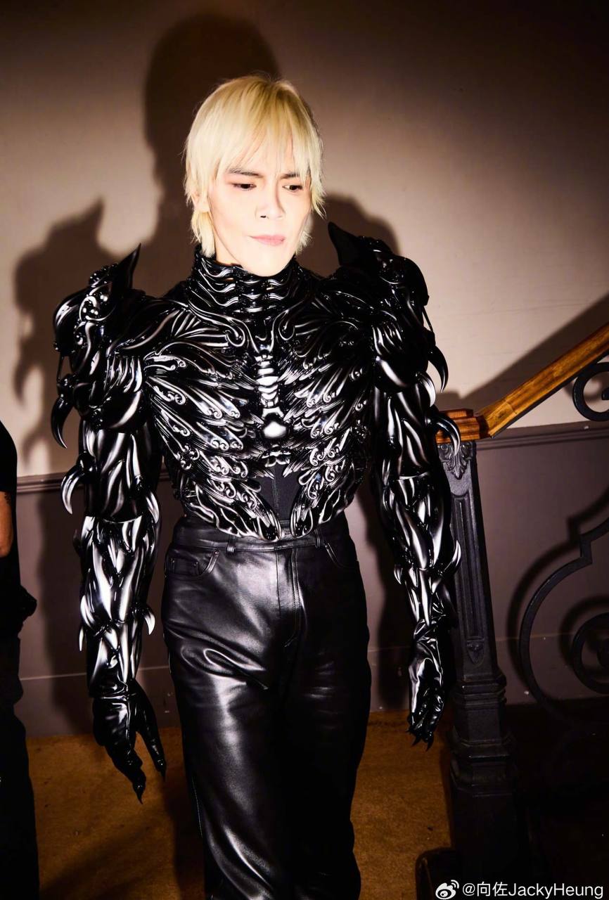 Thảm họa thời trang lúc này tại fashion week là con trai Thảm họa thời trang lúc này tại fashion week là con trai
