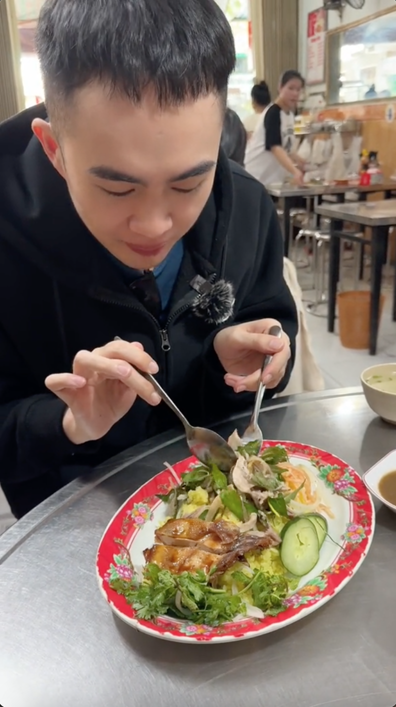 Hàng cơm gà 