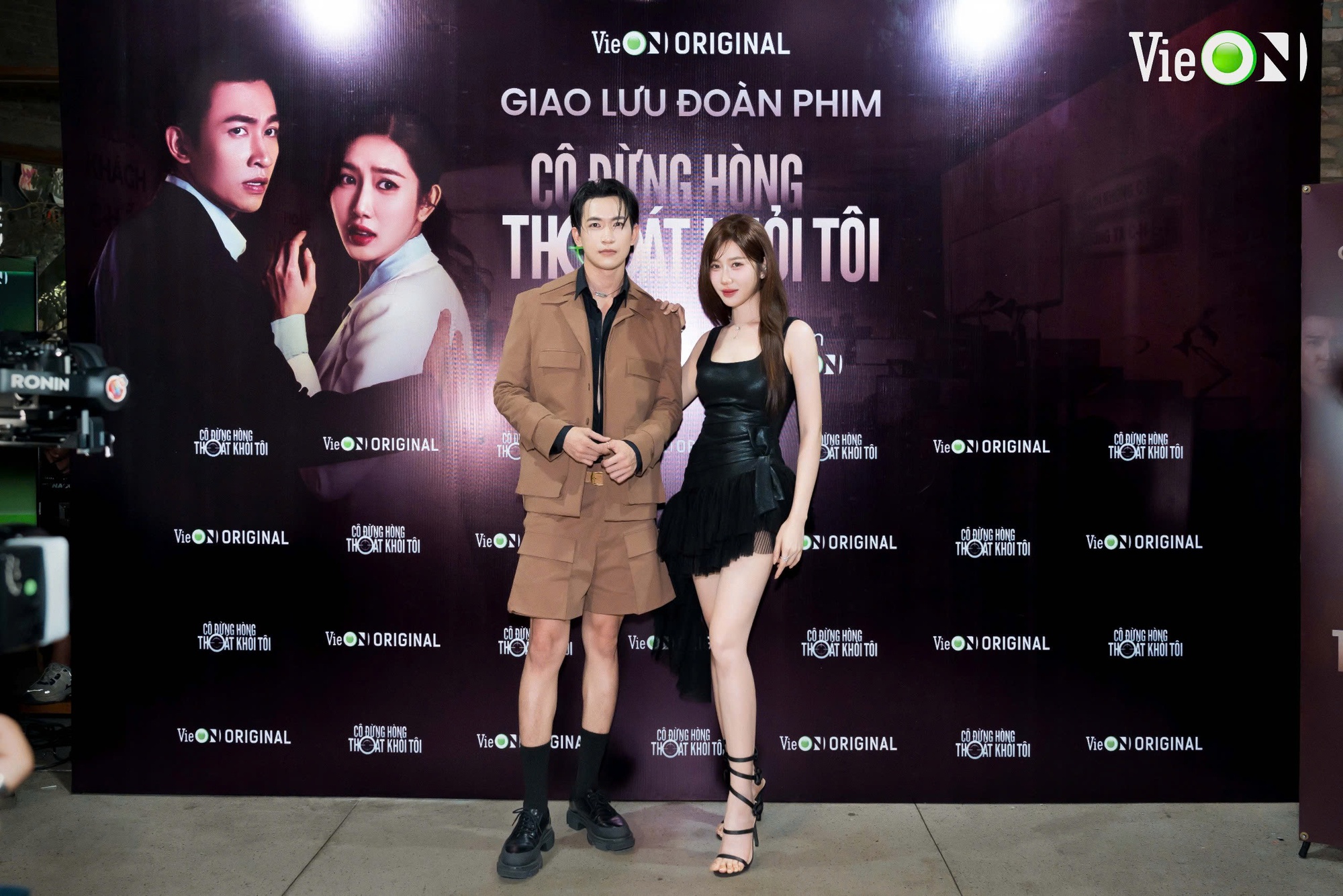 Mỹ nhân thường ngày dịu dàng bánh bèo bỗng trông nam tính phát sốc: Đang hẹn hò đồng giới với gái xinh?- Ảnh 7. Mỹ nhân thường ngày dịu dàng bánh bèo bỗng trông nam tính phát sốc: Đang hẹn hò đồng giới với gái xinh?- Ảnh 7.