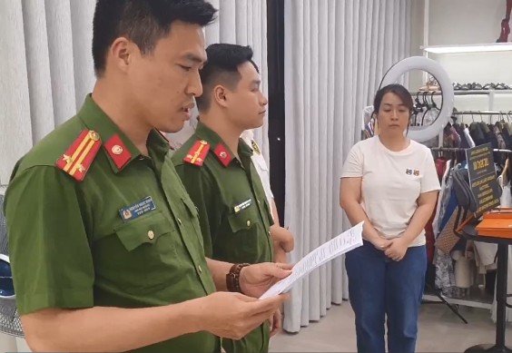Vụ khám xét khẩn cấp nơi livestream của 1 người phụ nữ ở Hà Nội: Doanh thu đặc biệt lớn, lên đến hơn 834 tỷ đồng- Ảnh 1.