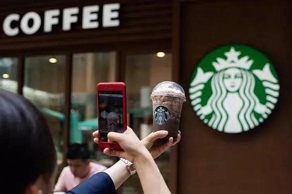 Starbucks bị chê đắt khi rao bán 10 tỷ USD cho hoạt động kinh doanh ở một nước Châu Á- Ảnh 4.