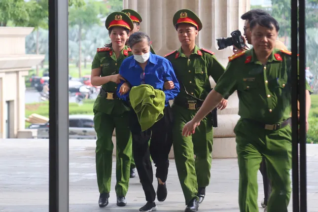 Cựu Bí thư Tỉnh ủy Hoàng Thị Thúy Lan bị tuyên phạt 14 năm tù, Chủ tịch Tập đoàn Phúc Sơn 30 năm tù- Ảnh 1.