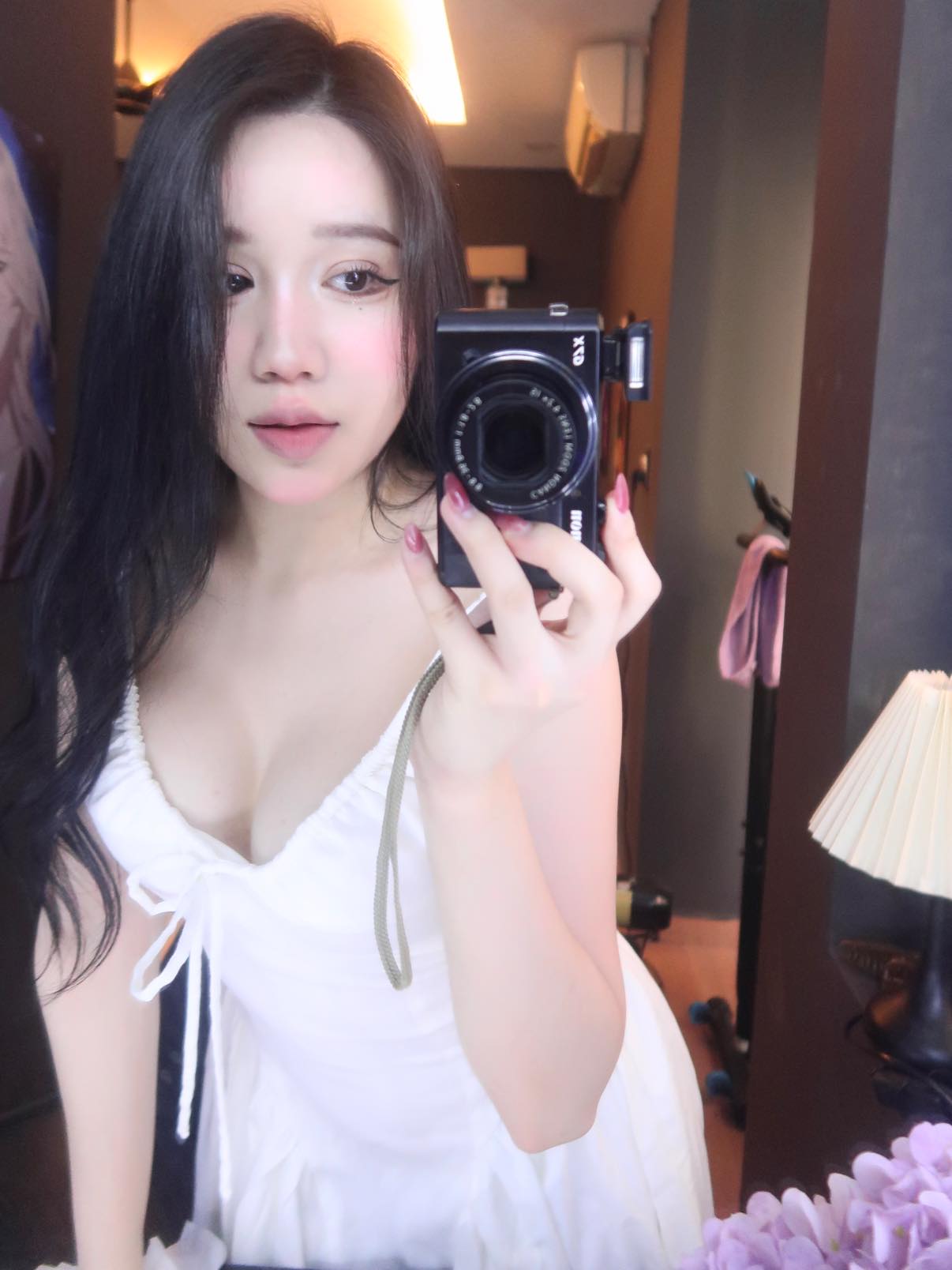Streamer phú bà tương tác lại với tình cũ Zeros, 