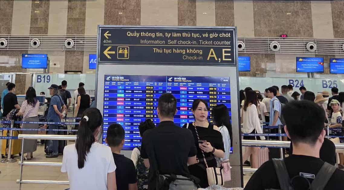 Chuyến bay bị chậm, hủy tăng cao trong tháng 6 cao điểm hè- Ảnh 1.