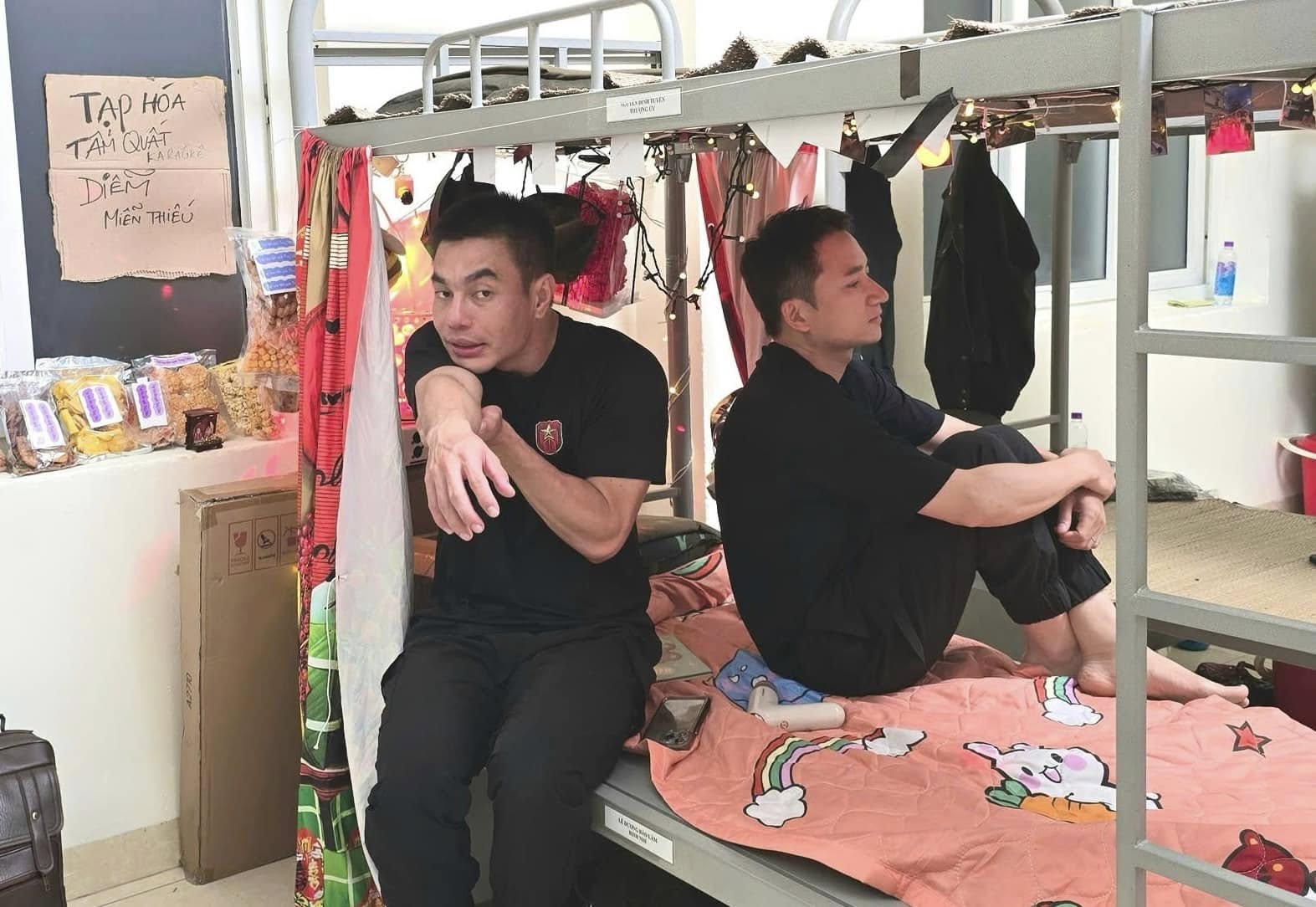 Vợ Phan Mạnh Quỳnh đăng đàn nhờ netizen Vợ Phan Mạnh Quỳnh đăng đàn nhờ netizen