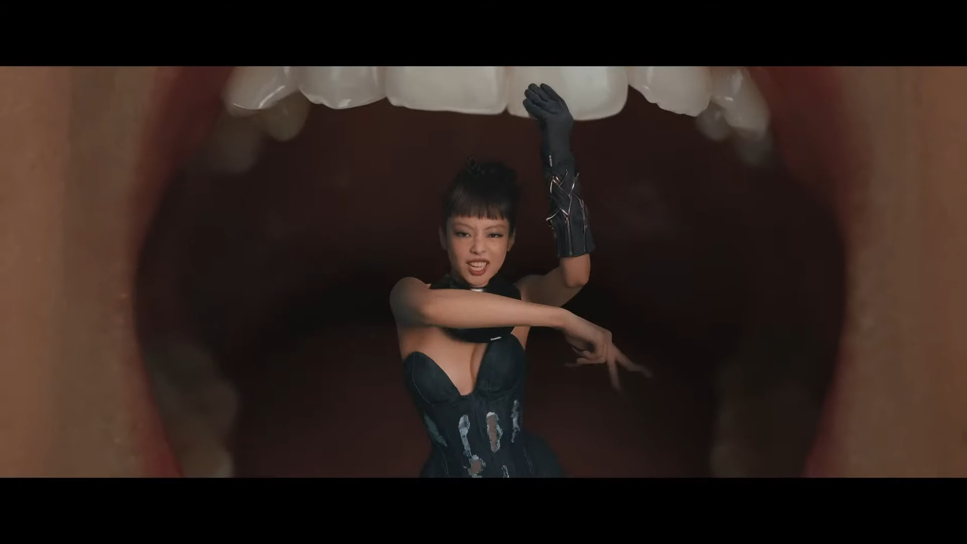 Tranh cãi MV JUMP của BLACKPINK: Người khen thú vị, kẻ chê “lạm dụng AI như bị dí deadline cuối tháng”- Ảnh 3.