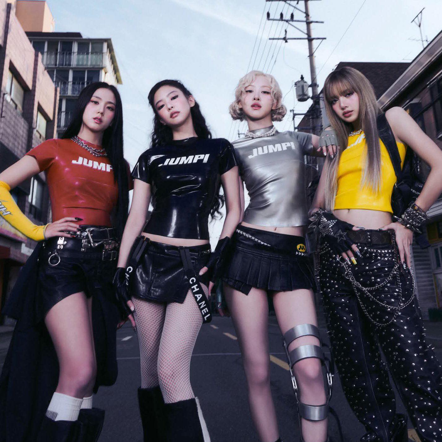 BLACKPINK tung MV dị nhất từ trước đến nay: Cả thế giới hoá zombie điên loạn vì 4 nàng!- Ảnh 1. BLACKPINK tung MV dị nhất từ trước đến nay: Cả thế giới hoá zombie điên loạn vì 4 nàng!- Ảnh 1.
