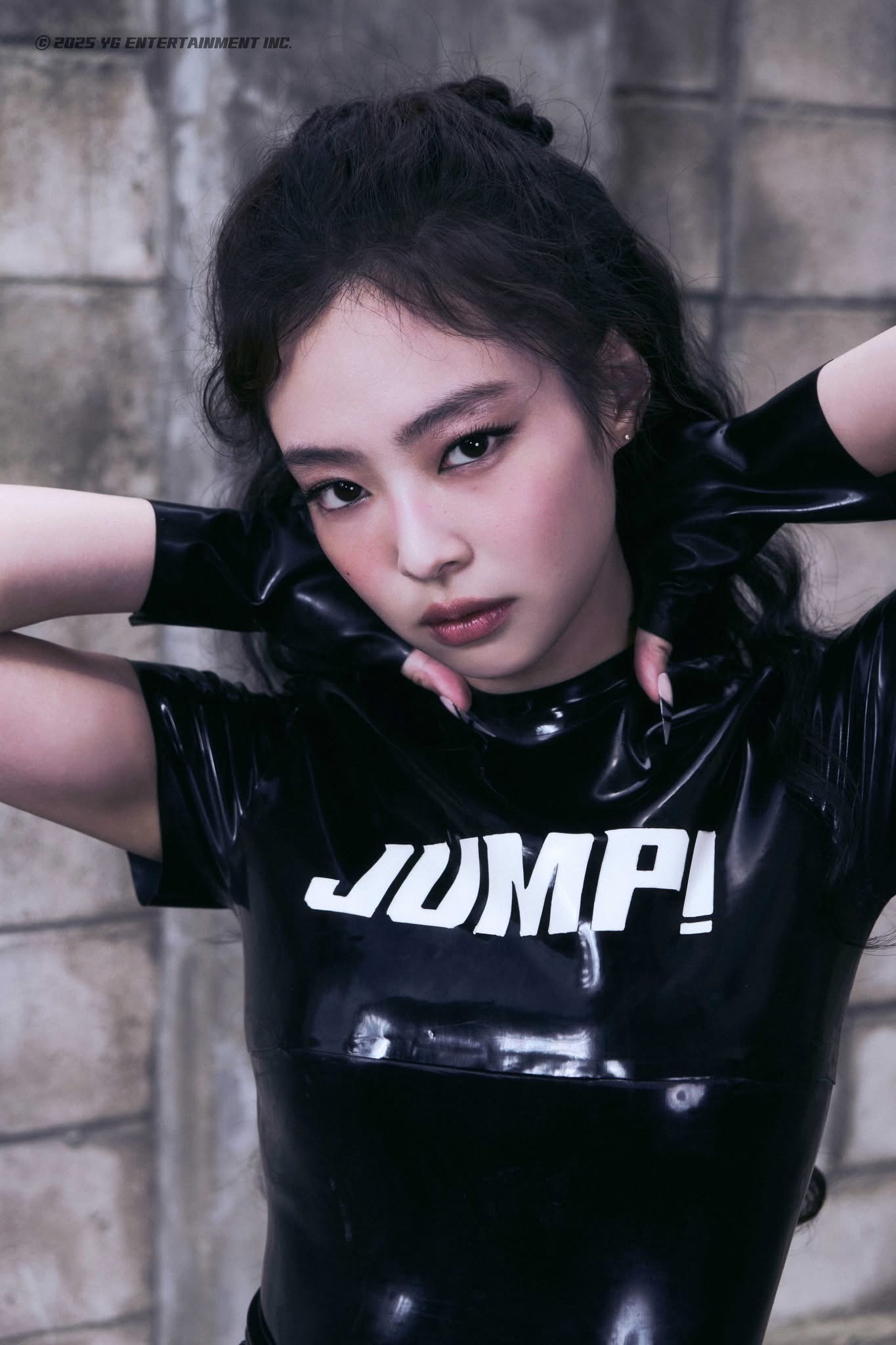 Producer của Jennie có phát ngôn xúc phạm “kỳ phùng địch thủ” của BLACKPINK khiến netizen phẫn nộ- Ảnh 10. Producer của Jennie có phát ngôn xúc phạm “kỳ phùng địch thủ” của BLACKPINK khiến netizen phẫn nộ- Ảnh 10.