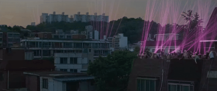 BLACKPINK tung MV dị nhất từ trước đến nay: Cả thế giới hoá zombie điên loạn vì 4 nàng!- Ảnh 3. BLACKPINK tung MV dị nhất từ trước đến nay: Cả thế giới hoá zombie điên loạn vì 4 nàng!- Ảnh 3.