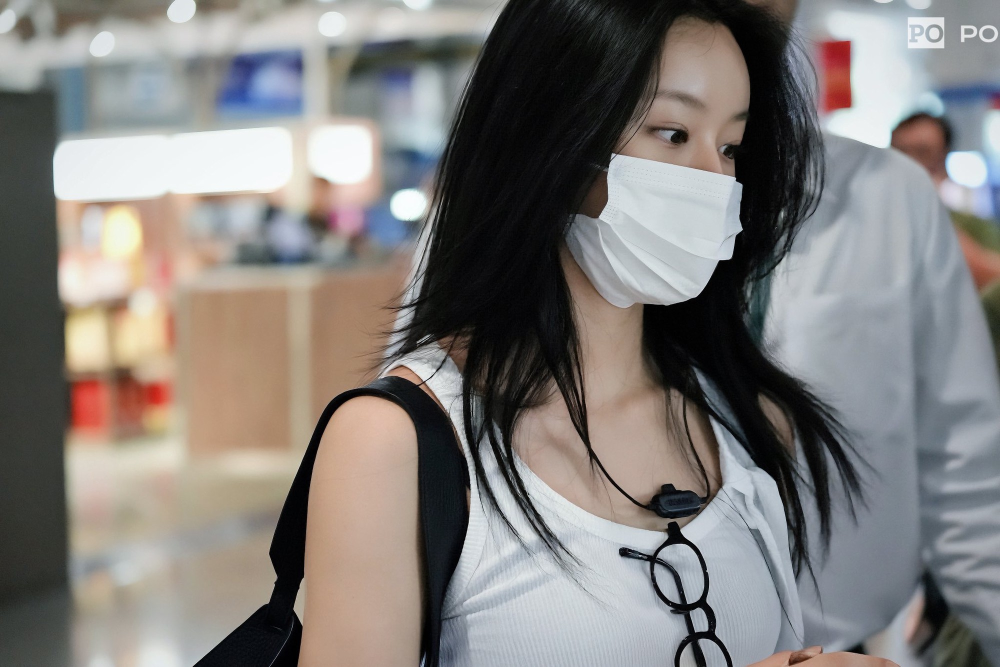 Hyeri vừa đổ bộ Việt Nam: Để mặt ít son phấn, siêu giản dị vẫn xinh cỡ này!- Ảnh 4. Hyeri vừa đổ bộ Việt Nam: Để mặt ít son phấn, siêu giản dị vẫn xinh cỡ này!- Ảnh 4.