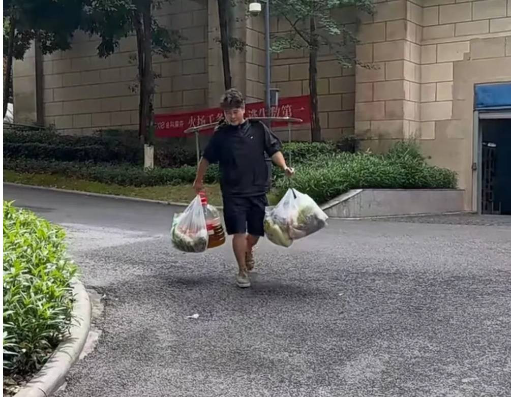 Cập nhật khối nghỉ hè: 16 cháu một bữa ăn hết 8kg gạo, 4kg thịt, hàng chục cân hoa quả; tiêu tốn 200 triệu chỉ trong 2 tháng- Ảnh 2. Cập nhật khối nghỉ hè: 16 cháu một bữa ăn hết 8kg gạo, 4kg thịt, hàng chục cân hoa quả; tiêu tốn 200 triệu chỉ trong 2 tháng- Ảnh 2.
