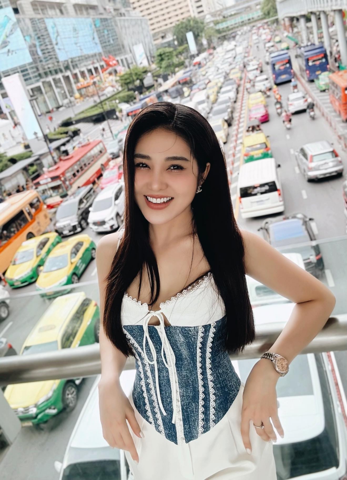 Nam nghệ sĩ Việt lộ hình ảnh tình tứ với một hot girl tại Thái Lan, lập tức xác nhận đã chia tay vợ 9x- Ảnh 4. Nam nghệ sĩ Việt lộ hình ảnh tình tứ với một hot girl tại Thái Lan, lập tức xác nhận đã chia tay vợ 9x- Ảnh 4.