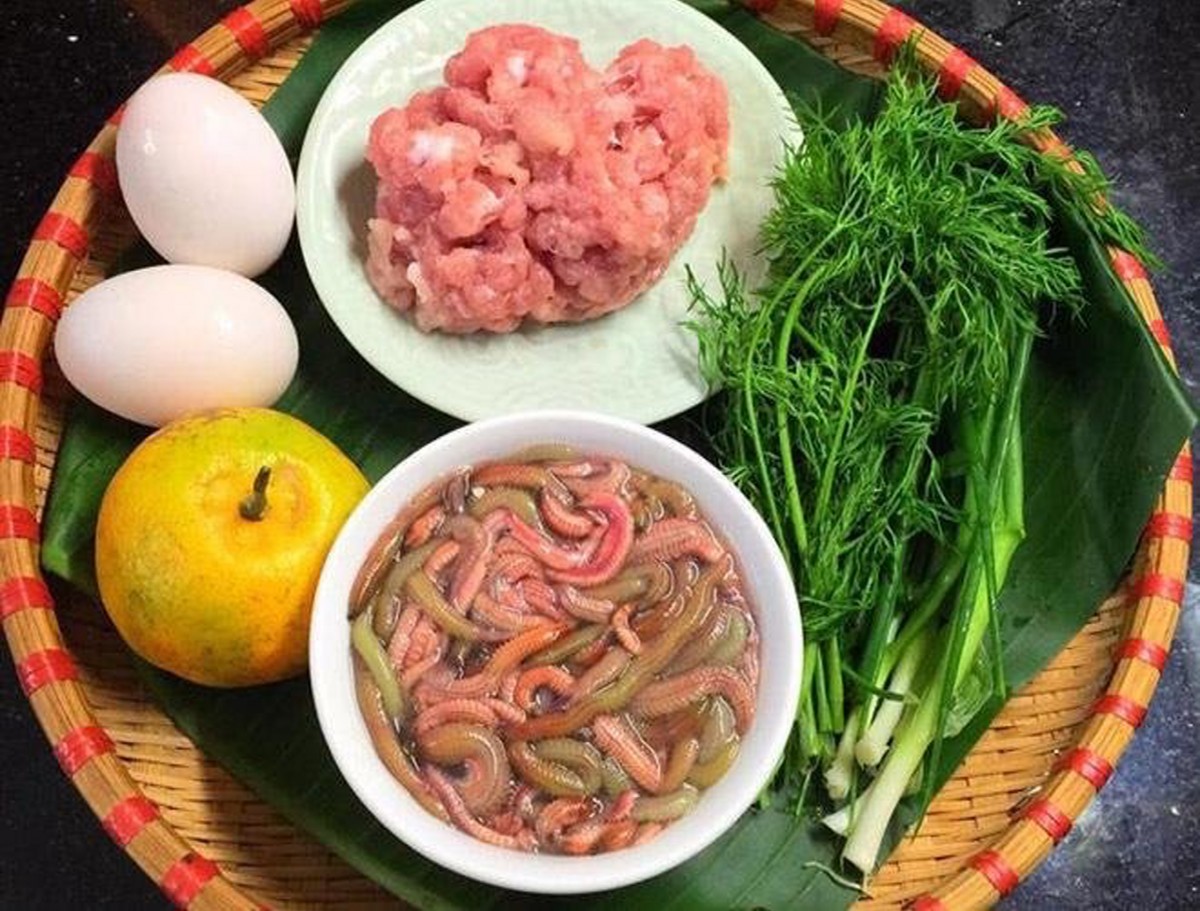 Khách Tây tò mò ăn thử món đặc sản "như giun" khi tới Hà Nội, nhận xét: Tôi có thể tự hào khi về nước!- Ảnh 5.