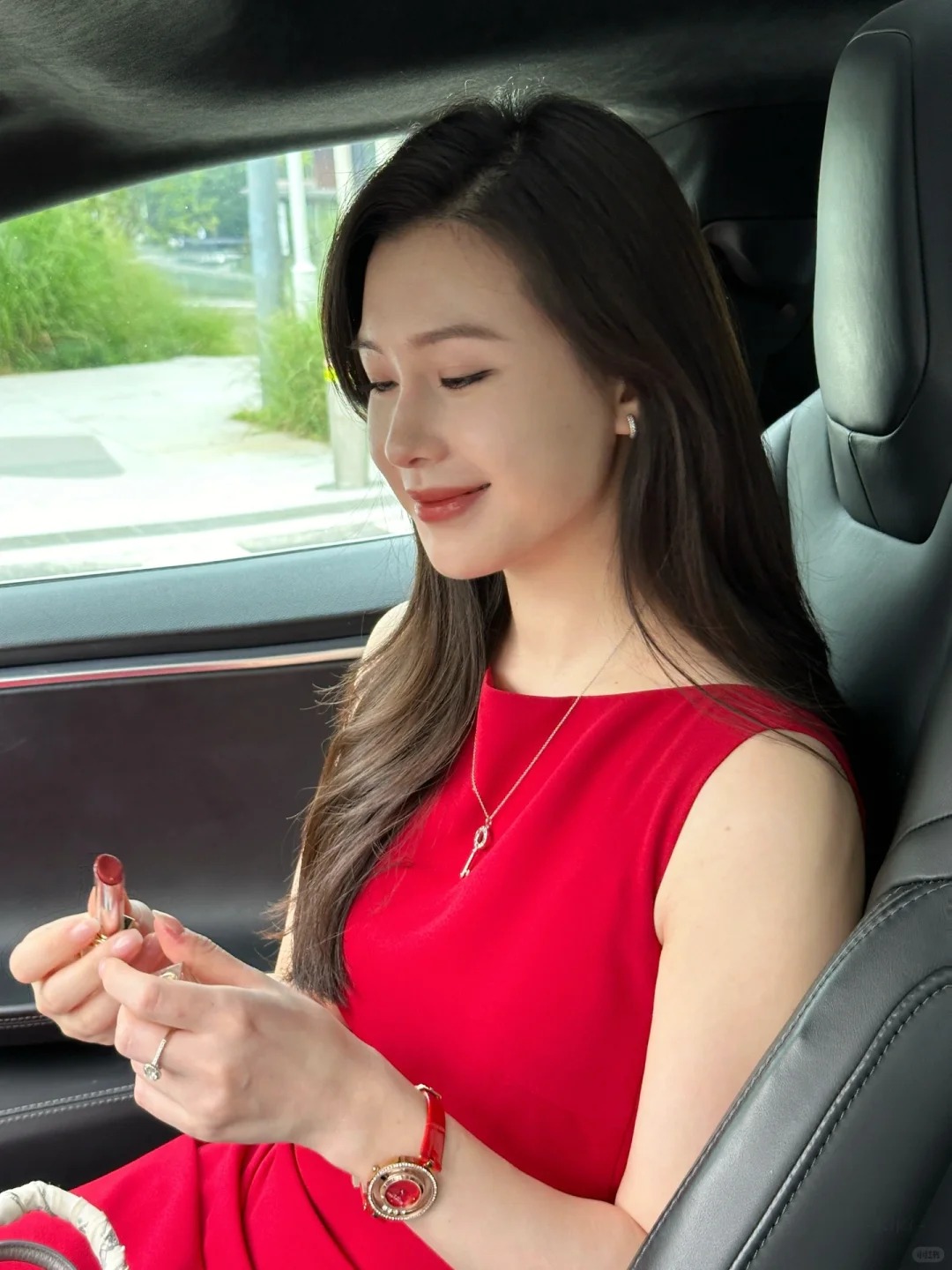 Top 3 con giáp nên mặc đỏ trong tháng 8 để tiền bạc rực rỡ, vận may ngập tràn- Ảnh 2.