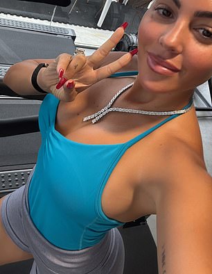 Bạn gái sexy đăng ảnh tự sướng toàn kim cương nhưng báo hại Ronaldo dính vào tranh cãi- Ảnh 4. Bạn gái sexy đăng ảnh tự sướng toàn kim cương nhưng báo hại Ronaldo dính vào tranh cãi- Ảnh 4.