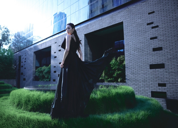 Mỹ nhân hạng A là nghịch lý visual của showbiz: Lên phim vừa đơ vừa lố, ngoài đời slay điên đảo thách ai dám chê- Ảnh 1. Mỹ nhân hạng A là nghịch lý visual của showbiz: Lên phim vừa đơ vừa lố, ngoài đời slay điên đảo thách ai dám chê- Ảnh 1.