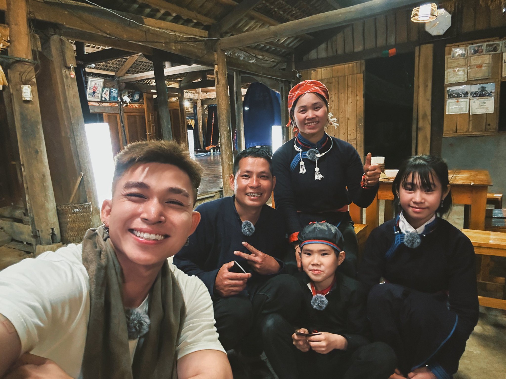 Jun Phạm: Chõ đồ xôi, một nắm lá rừng, một con trâu ngoan... với người vùng cao đó là cuộc sống- Ảnh 4.