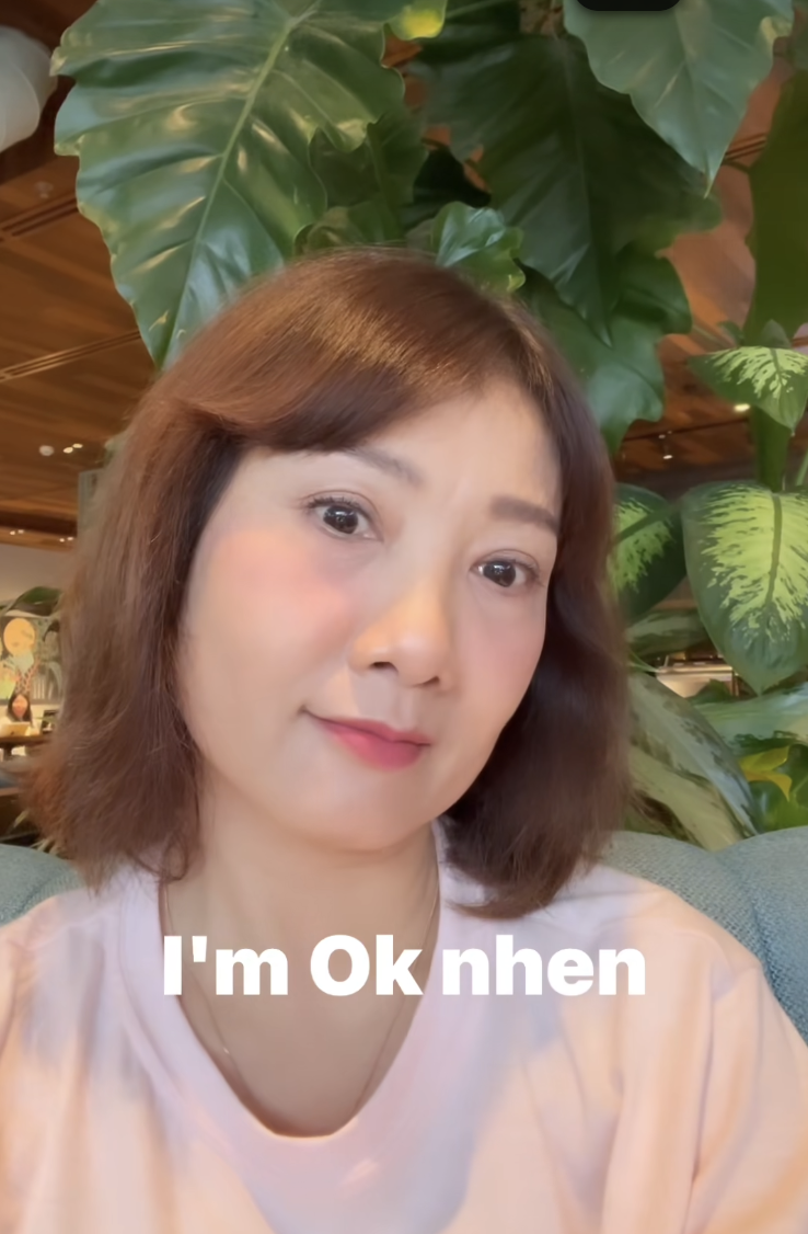 Nghệ sĩ Mỹ Uyên gây sốc đăng ảnh khoá môi cô gái lạ mặt- Ảnh 3. Nghệ sĩ Mỹ Uyên gây sốc đăng ảnh khoá môi cô gái lạ mặt- Ảnh 3.