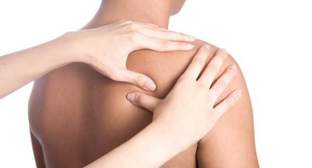 Vợ xoa bóp 1 vị trí khiến chồng phải nhập viện cấp cứu gấp: Bác sĩ nói "rất nguy hiểm… phải bỏ ngay"- Ảnh 2.
