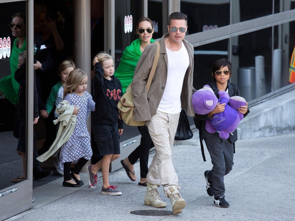 Brad Pitt tuyệt vọng, thống khổ cầu xin 2 con ruột, chuyện gì đây?- Ảnh 3.