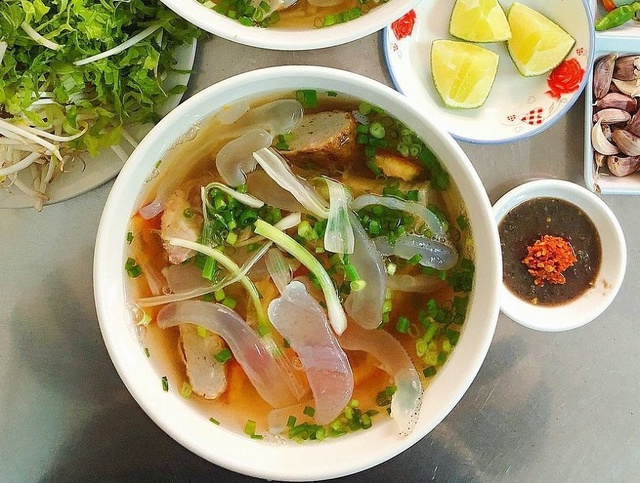 Bún Việt lên đài Hàn Quốc: Không phải bún chả, bún riêu, du khách nhận xét: "Chúng tôi không ăn thế này!"- Ảnh 2.