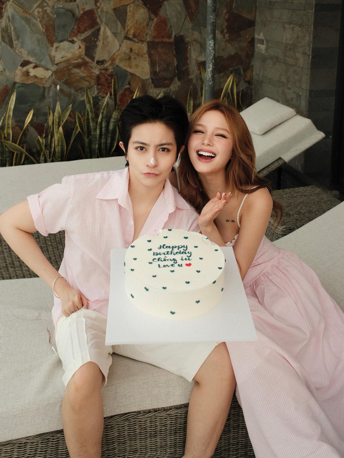 Gil Lê lộ bàn tay bầm tím khi lên sóng cùng Xoài Non sau ồn ào pass đồ- Ảnh 4. Gil Lê lộ bàn tay bầm tím khi lên sóng cùng Xoài Non sau ồn ào pass đồ- Ảnh 4.