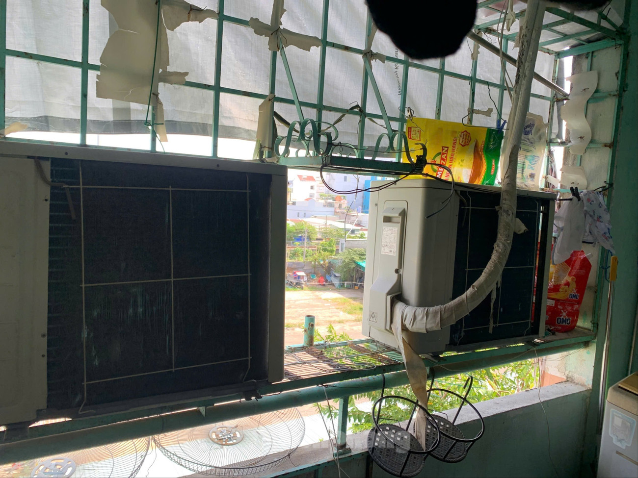 Sau vụ cháy khiến 8 người tử vong ở TPHCM: Cảnh sát đến tận chung cư vận động gỡ lồng sắt, tháo ‘chuồng cọp’- Ảnh 10. Sau vụ cháy khiến 8 người tử vong ở TPHCM: Cảnh sát đến tận chung cư vận động gỡ lồng sắt, tháo ‘chuồng cọp’- Ảnh 10.