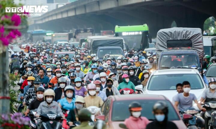 Hà Nội cấm xe máy xăng dầu chạy trong Vành đai 1 từ tháng 7/2026- Ảnh 1.
