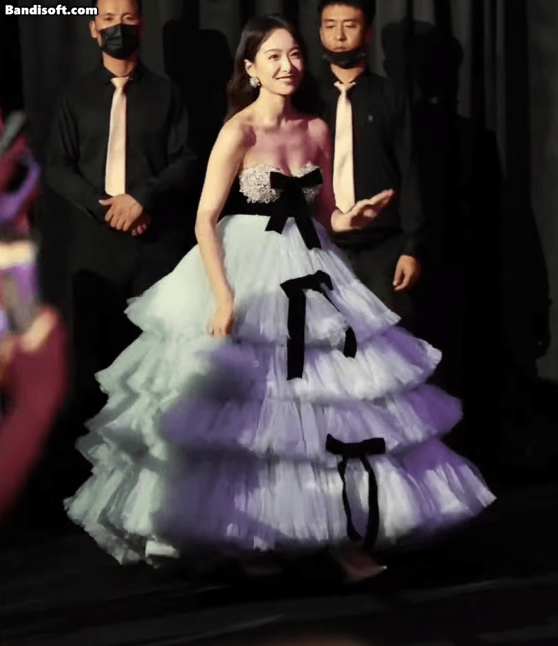 Mỹ nhân hạng A là nghịch lý visual của showbiz: Lên phim vừa đơ vừa lố, ngoài đời slay điên đảo thách ai dám chê- Ảnh 7. Mỹ nhân hạng A là nghịch lý visual của showbiz: Lên phim vừa đơ vừa lố, ngoài đời slay điên đảo thách ai dám chê- Ảnh 7.