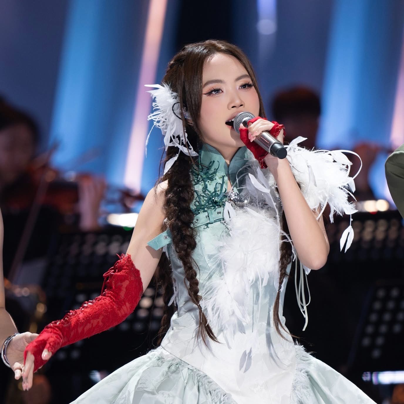 Phương Mỹ Chi rủ tlinh và cặp Anh Trai - Em Xinh đến “quẩy” Sing! Asia?- Ảnh 1.