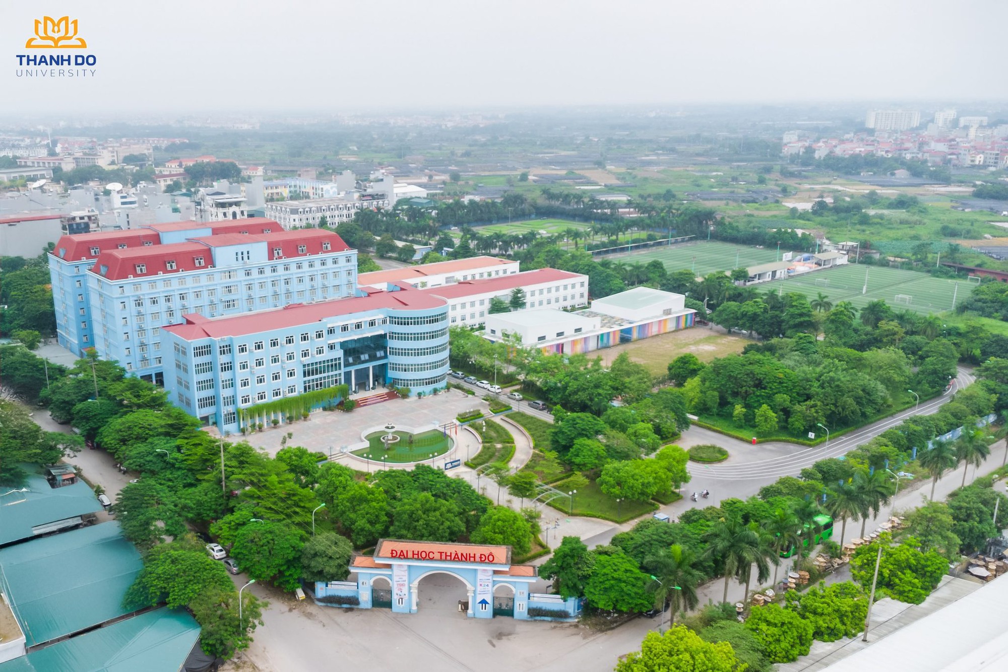 Khám phá vẻ đẹp “đỉnh nóc, kịch trần” của Trường Đại học Thành Đô- Ảnh 1.