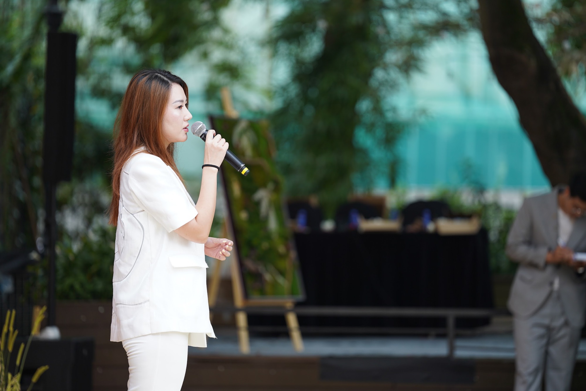 Hành trình “thị giác hóa” triết lý vị nhân sinh của Văn Phú- Ảnh 10.