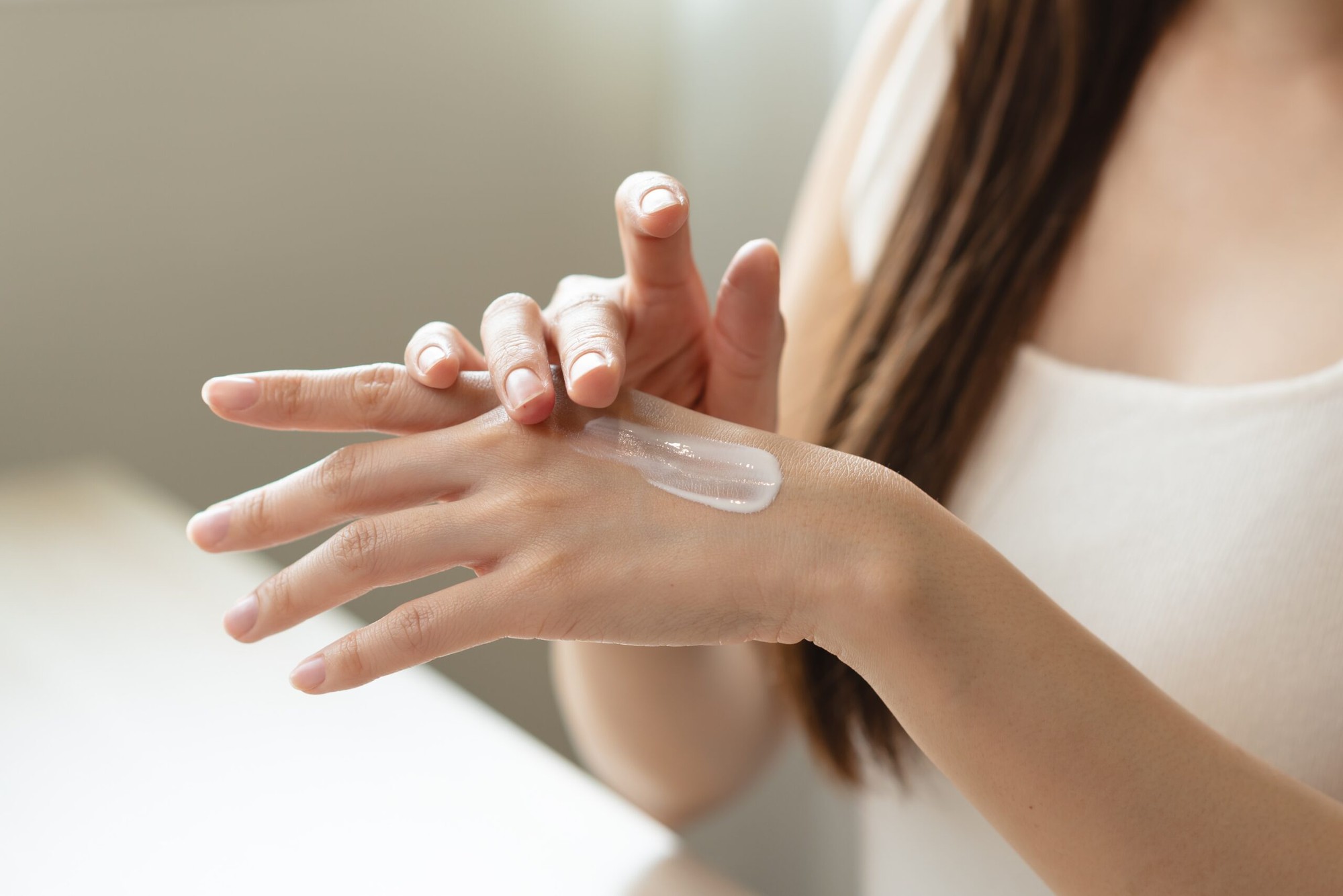 6 sai lầm về lối sống khiến da bị hút cạn collagen, nhăn nheo kéo đầy: Làm 4 việc chống lão hóa, da trẻ thấy rõ mà không tốn kém- Ảnh 2.