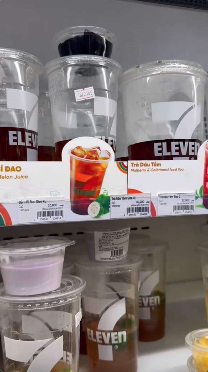 Du khách Thái lần đầu vào 7-Eleven tại Việt Nam: 