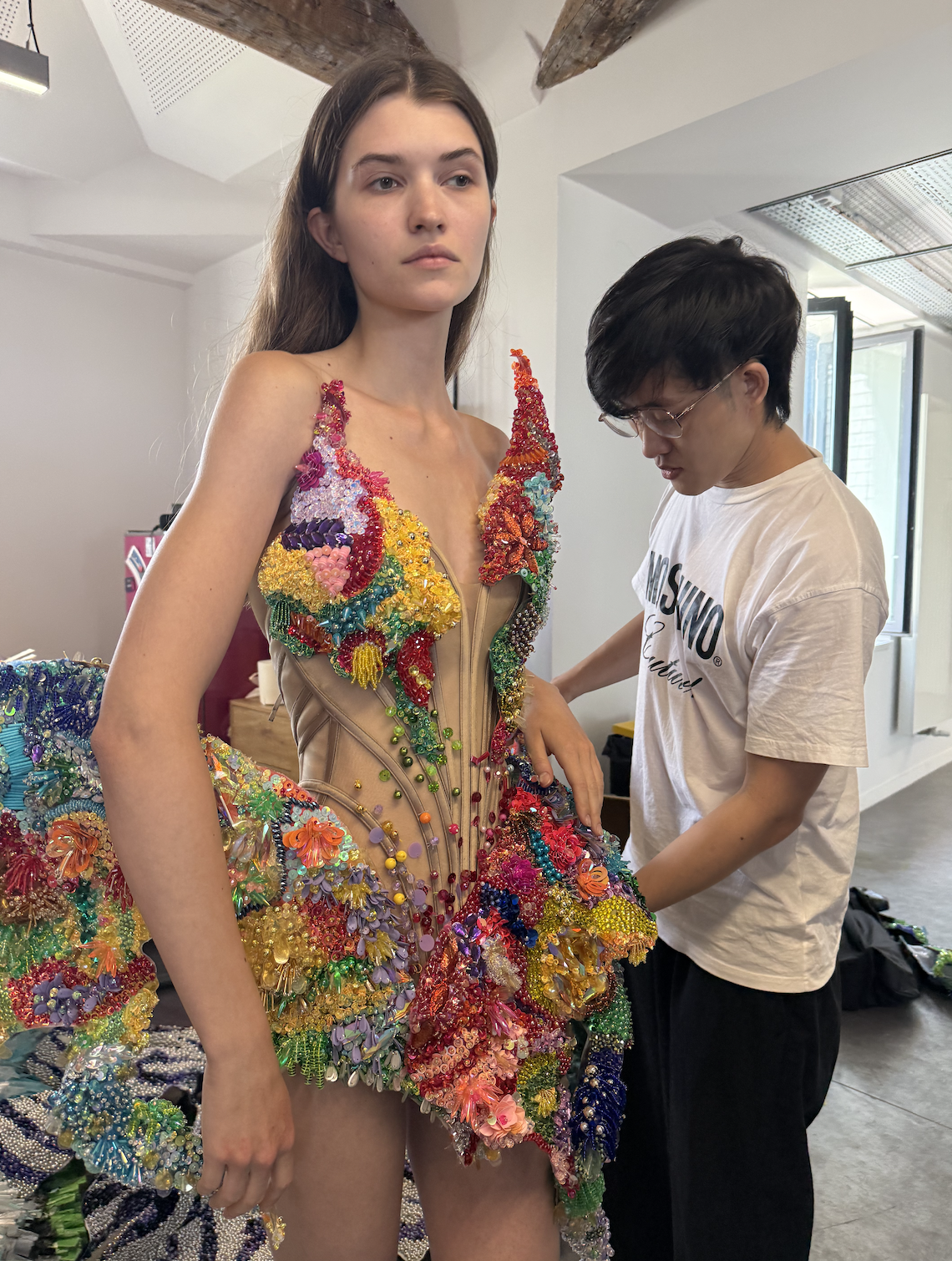 NTK Việt ghi dấu ấn trên sàn diễn Haute Couture danh giá nhất thế giới- Ảnh 1.