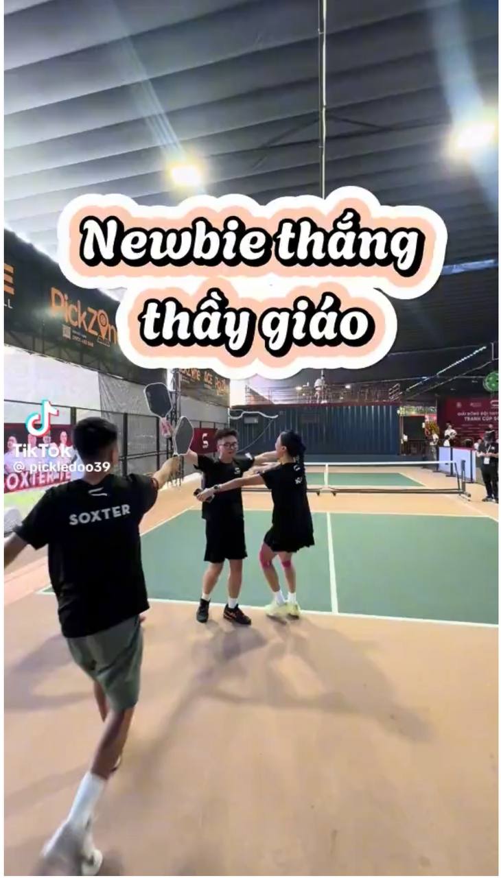 Hóng drama Pickleball Hà Nội: Thầy thu 300k/giờ, lịch kín cả tuần nhưng xem đánh không khác gì 