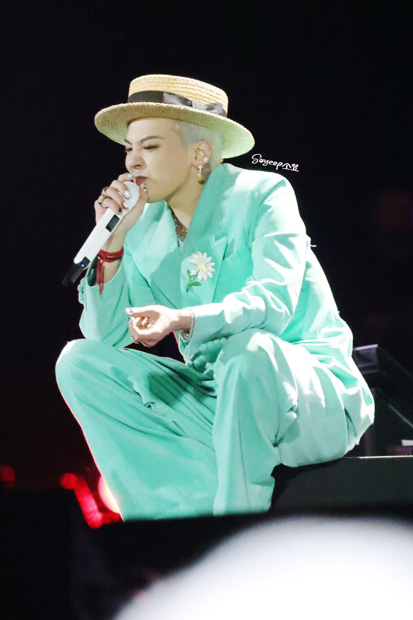 Đại hội sao tại concert G-Dragon: Bạn thân Lee Soo Hyuk bay đến tận nơi, Giả Tịnh Văn và bạn thân Từ Hy Viên bị 