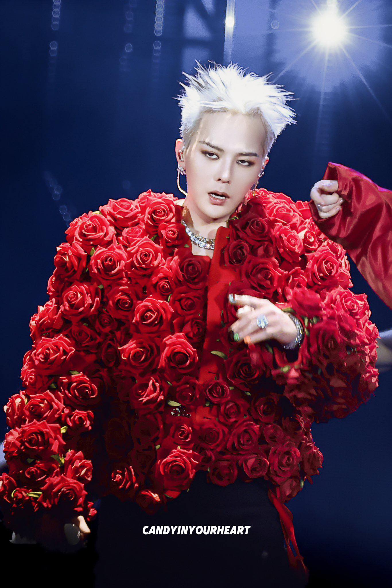 Đại hội sao tại concert G-Dragon: Bạn thân Lee Soo Hyuk bay đến tận nơi, Giả Tịnh Văn và bạn thân Từ Hy Viên bị 
