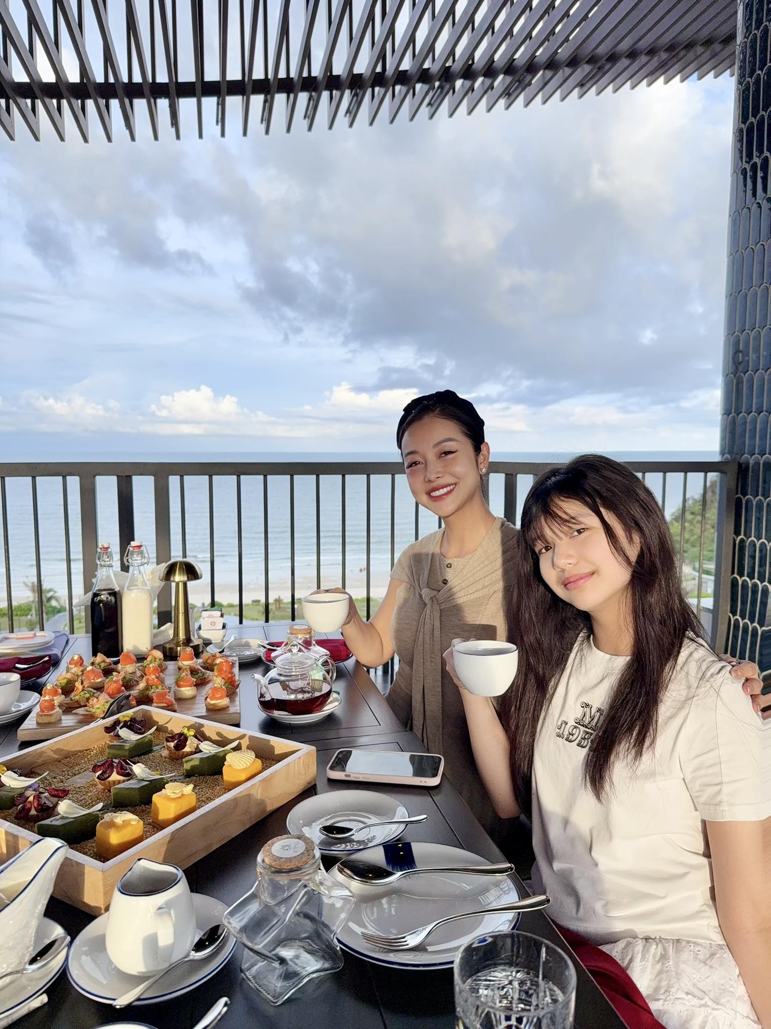 Ái nữ nhà Jennifer Phạm gây sốt ở tuổi 11: Được khen xinh đẹp như hoa hậu, nhìn phong cách đúng chuẩn 