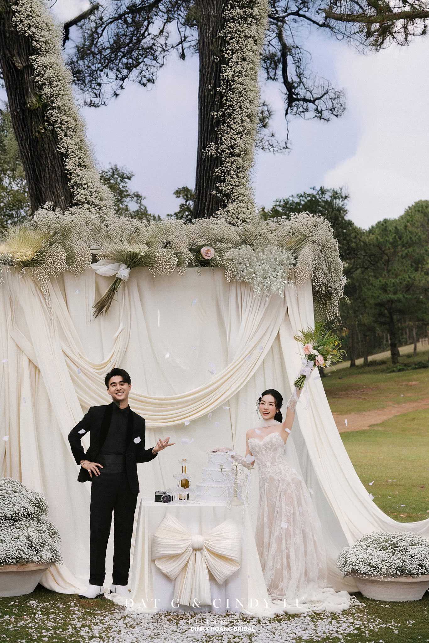 Đạt G và Cindy Lư tung trọn ảnh cưới trước giờ G: Dâu rể đẹp đôi nhưng thái độ 2 Đạt G và Cindy Lư tung trọn ảnh cưới trước giờ G: Dâu rể đẹp đôi nhưng thái độ 2